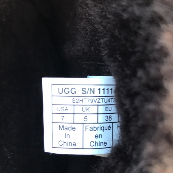 UGGS - Picture 6 of 7